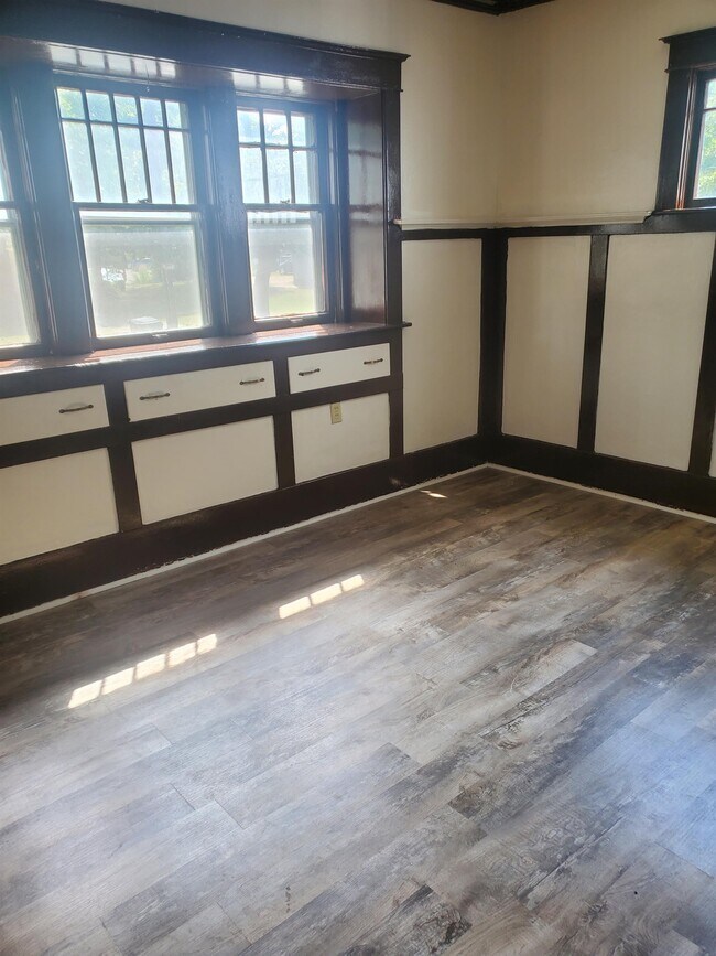 Foto del edificio - 601 W Cedar St