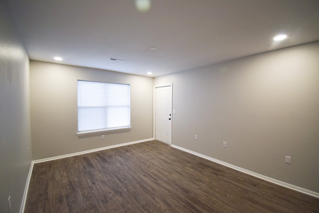 Primary Photo - 1308 Fourplex