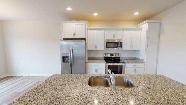 Foto del edificio - For Lease Large Home with Bonus Room on 1 Acre in Country