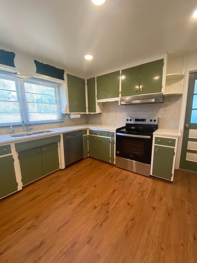 Foto del edificio - PRE-LEASE JULY 15th! - Adorable 4 bedroom 2.5 bath house in Athens, Ga.
