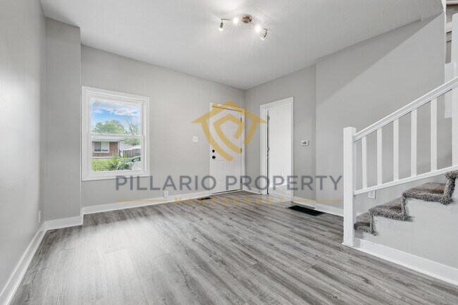 Building Photo - $500 OFF MOVE-IN SPECIAL!! 3 Bedroom, 1 Bathroom Cottage with Custom Finishes and Small Loft, Ava...