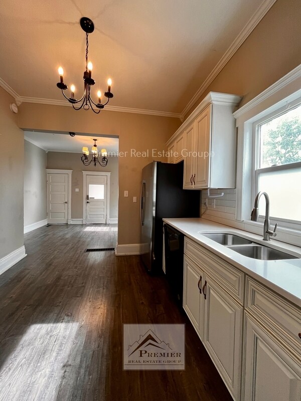 Building Photo - 2427 West Platte Avenue - 1