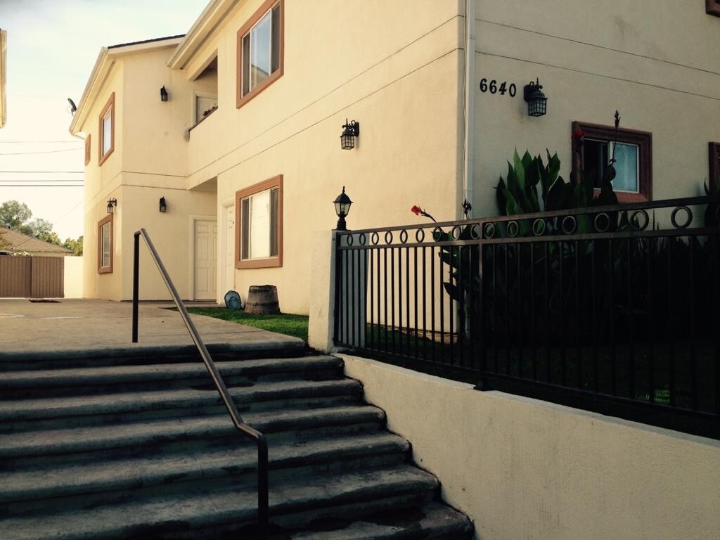 Primary Photo - 6640 Balboa Blvd