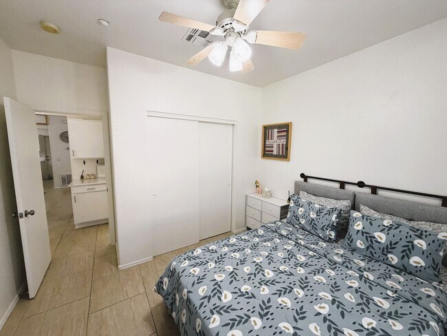 Foto del edificio - Spacious, Stylish, Sharp 2 bed 2 bath 1 car garage and Gated Community!