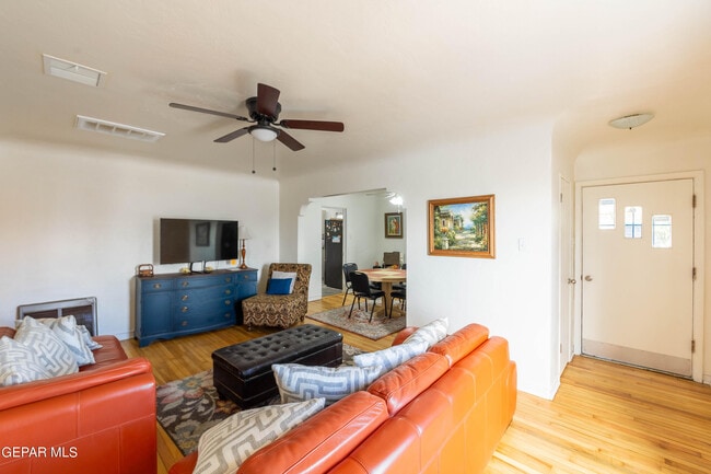 Foto del edificio - 4505 Pershing Dr