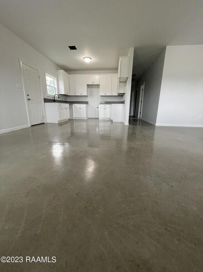 Building Photo - 175 Le Village Loop