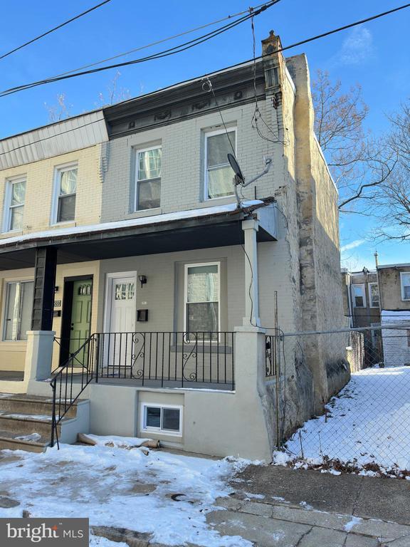 Building Photo - 1911 S Hemberger St