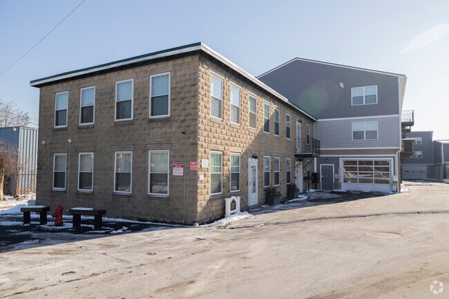 Building Photo - Arrowpoint at South Grove - Bradford MA