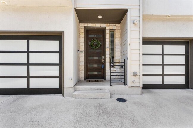 Building Photo - 1205 Elm St
