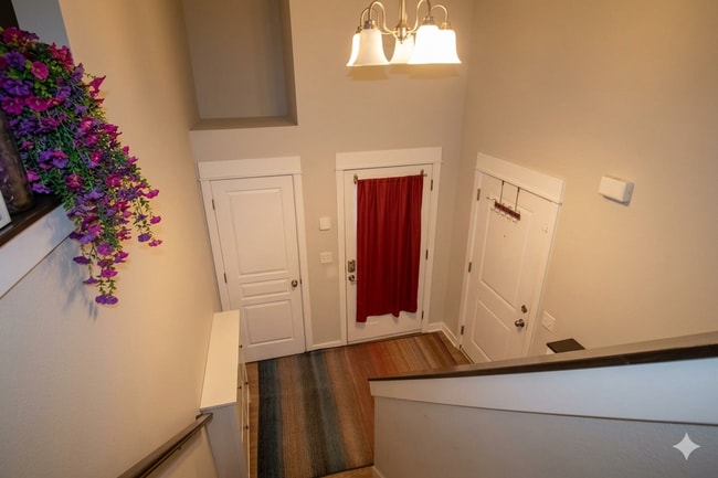 Building Photo - 5-Bedroom Townhome in Hudsonville | Cul-de-Sac, 2-Car Garage, Lawn & Snow Included