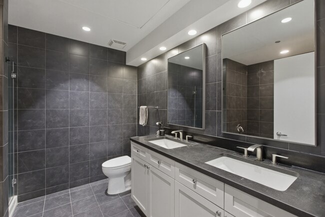 Foto del edificio - 900 N Kingsbury St