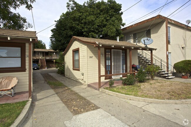 Building Photo - 357 Richmond Ave