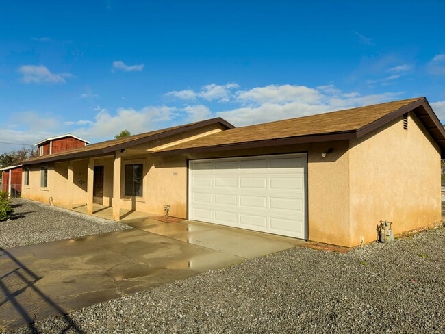 Foto del edificio - ~RARE FIND~ Newly Remodeled 3 Bedroom Home...