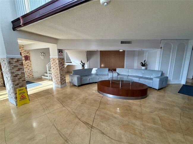 Foto del edificio - 2025 NE 164th St