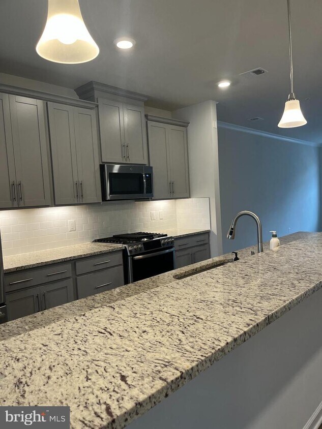 Primary Photo - 45129 Kincora Dr