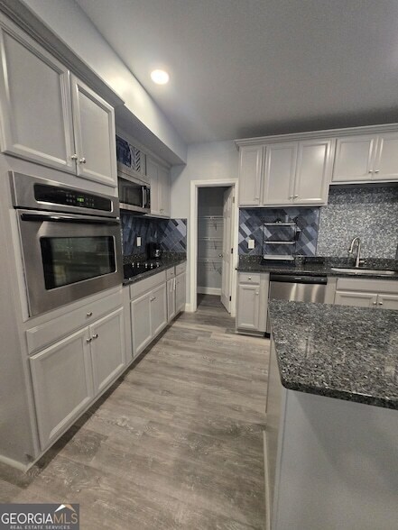Building Photo - 30 Grassy Springs Ct