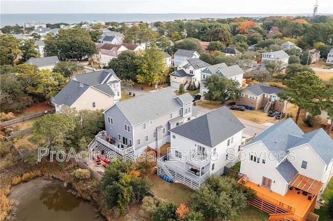 Building Photo - 9531 6th Bay St