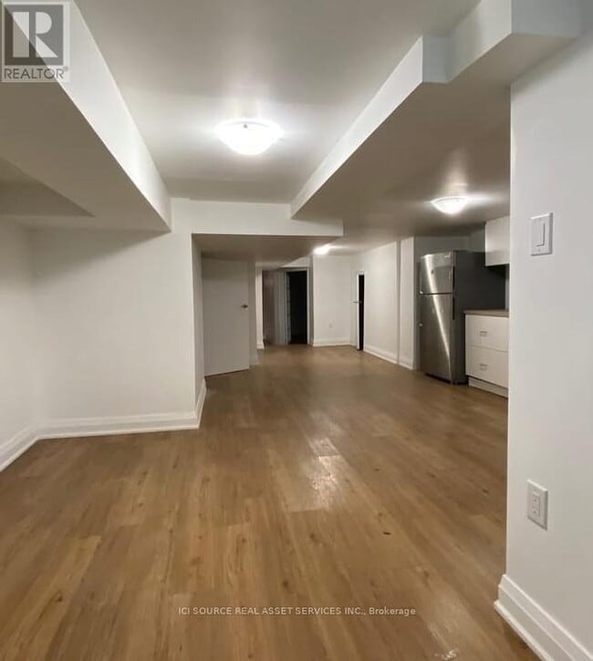 Building Photo - 96 Markham St