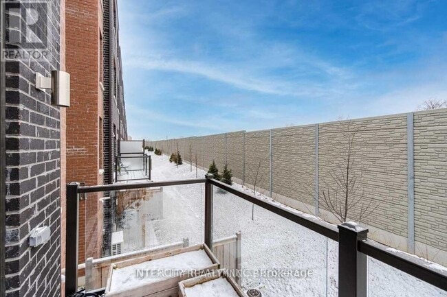 Building Photo - 218 Dalhousie St