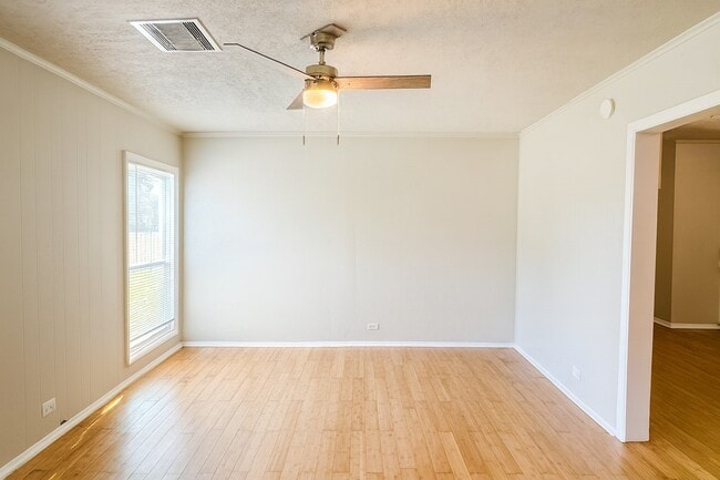 Building Photo - 816 1st St