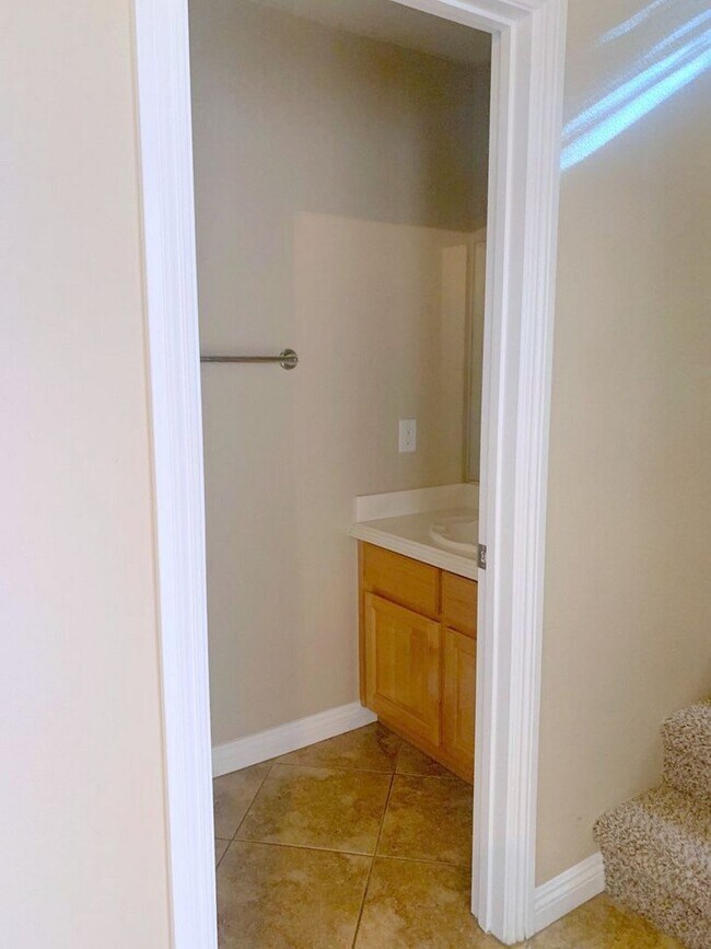 Building Photo - Beautiful 3 Bedroom Home in Mountains Edge with Pool/Spa