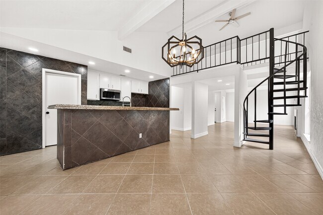 Foto del edificio - 8632 Maplecrest Dr