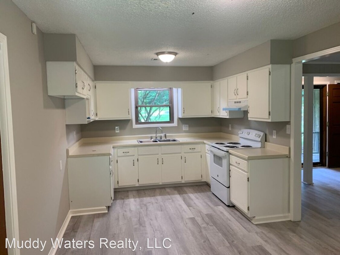 Primary Photo - 3 br, 2 bath House - 231 CR 816