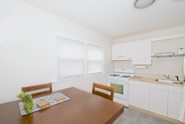 Kitchen - 449 E Westfield Ave