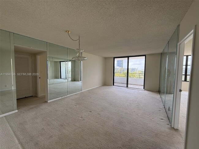 Foto del edificio - 500 Three Islands Boulevard