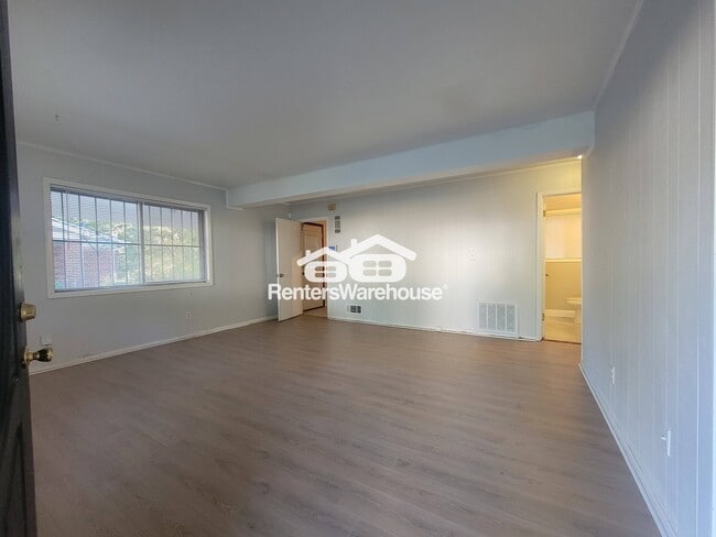 Building Photo - 336 Woodstock Dr SW