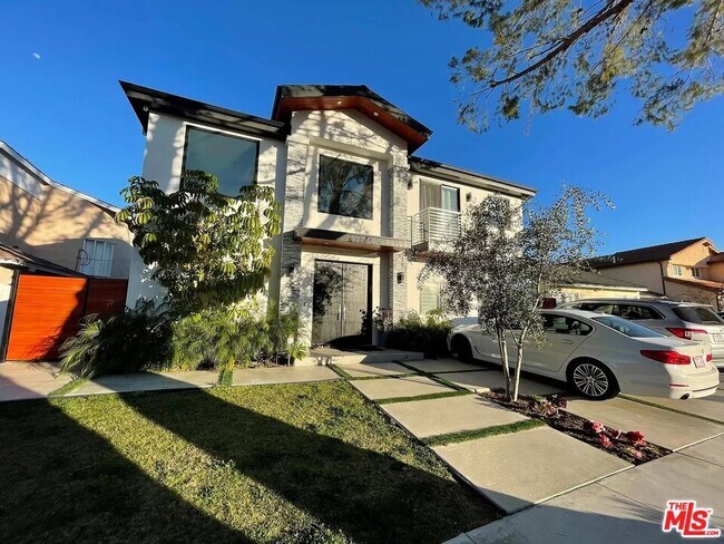 Foto del edificio - 5104 Garden Grove Ave