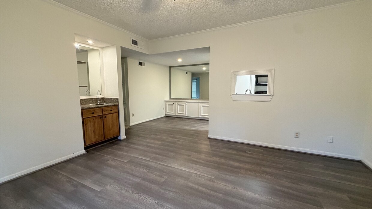 Building Photo - 5711 Sugar Hill Dr