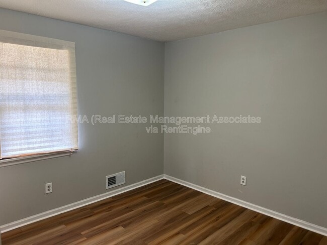 Foto del edificio - 1216 High Falls Rd