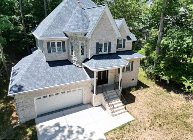 Building Photo - 3100 Stratford Ct