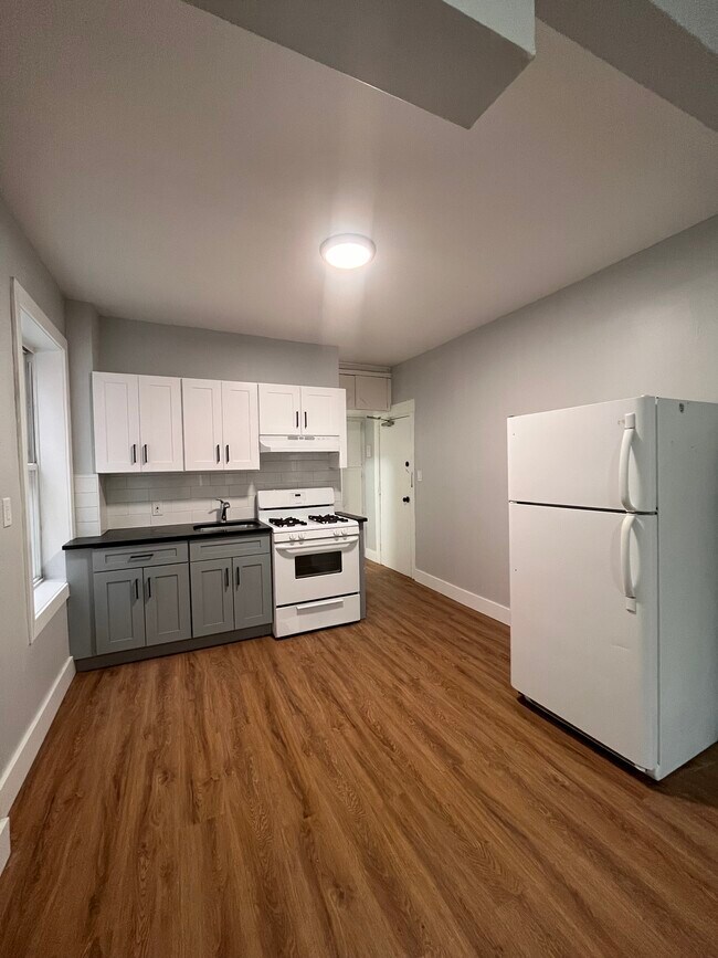 934 Pavonia Ave 1 - 932 Pavonia Ave