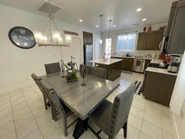 Building Photo - FURNISHED Home in Brio.