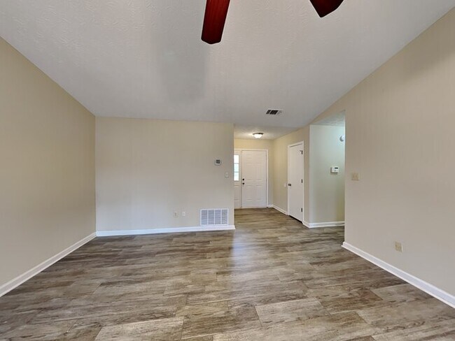 Foto del edificio - 411 Fieldgreen Dr