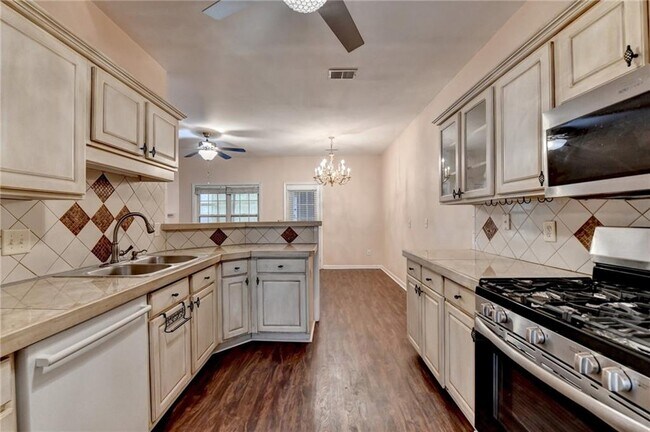 Building Photo - 3426 Town Square Dr NW