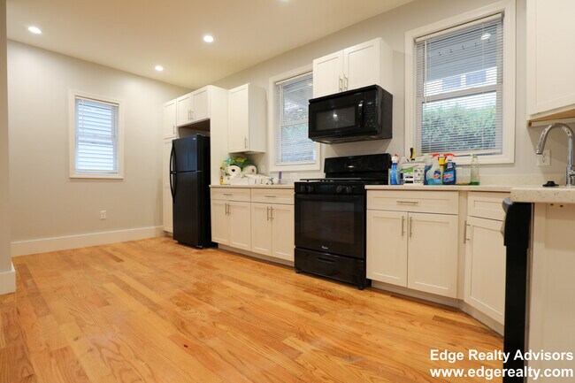 Building Photo - 54 Tremont St