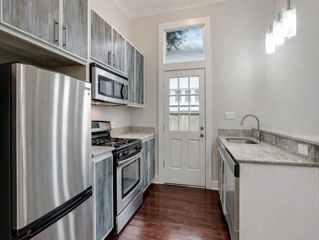 Foto del edificio - Fabulous 1BR 1BA Bungalow w/ Full Appliance Suite + In-Unit Laundry in New Orleans