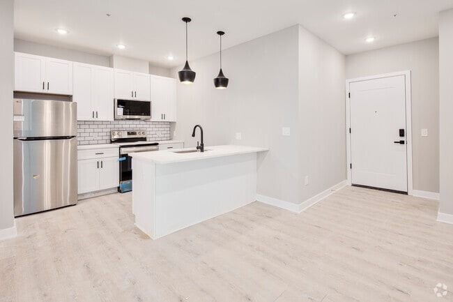 Interior Photo - 313 Kennedy St NW