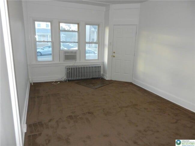 Building Photo - 1428 Center St