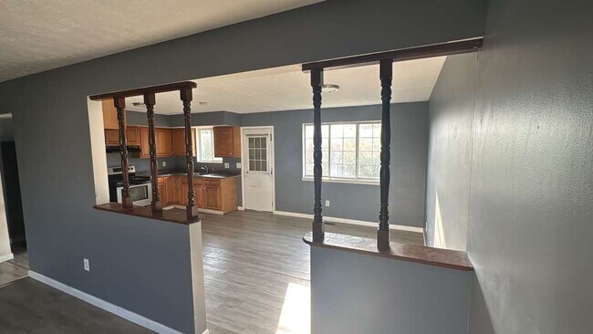 Foto del edificio - 4599 N Dixie Dr