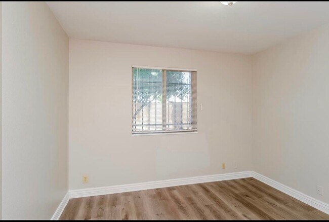 Foto del edificio - 3140 E Caballero St