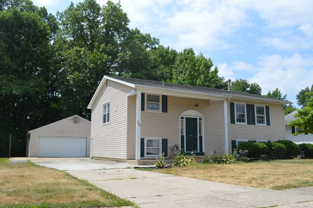 237 Oakfield Dr, Newark, DE 19713 House Rental in Newark, DE