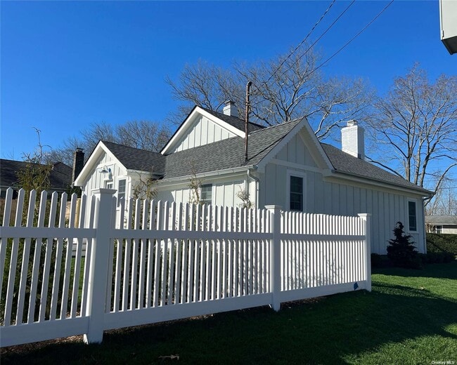 Building Photo - 176 S Jamesport Ave