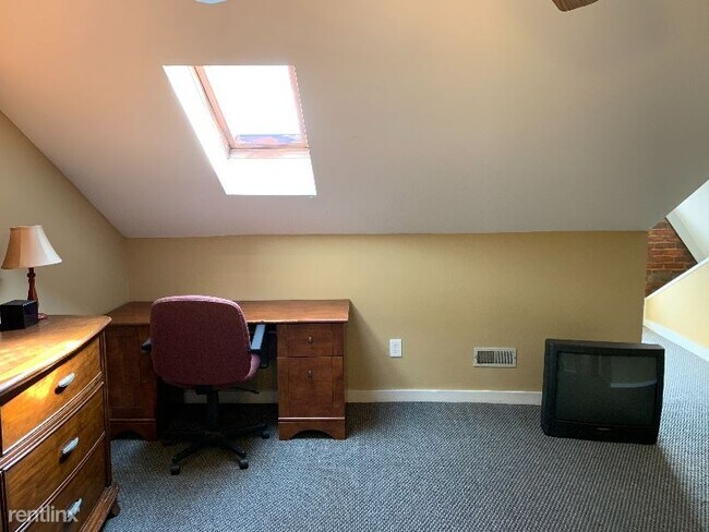 Foto del edificio - 2 br, 1 bath Apartment - 1206 E Main St