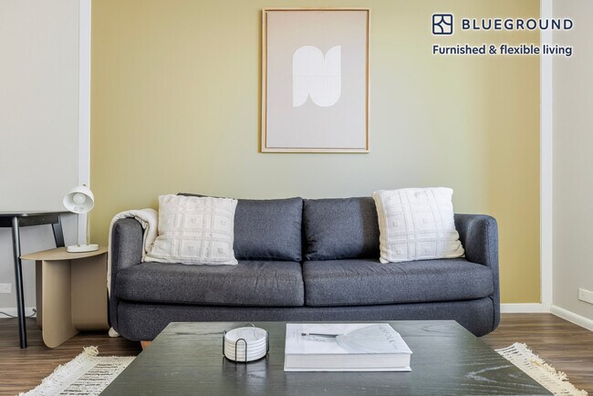 Foto del edificio - 3450 N Lake Shore Dr