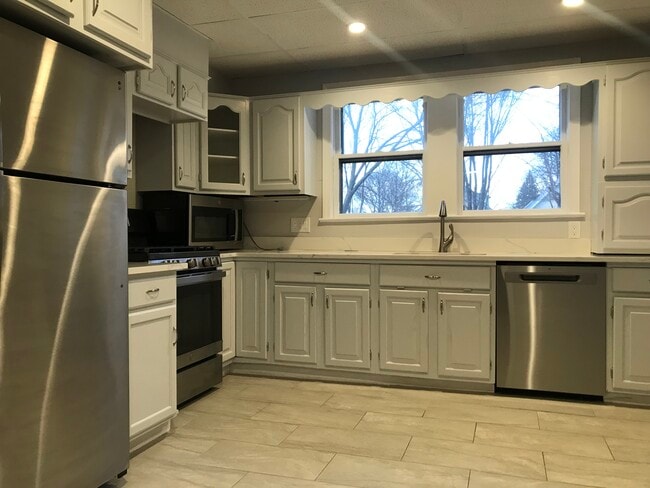 Building Photo - 15 Montvale Ave