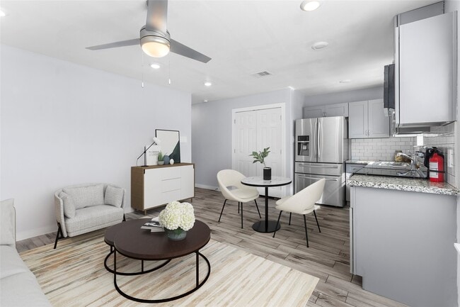 Building Photo - 6809 Glass St